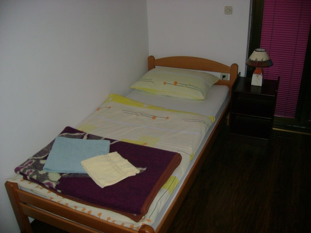 Imagen de la habitación del Hotel Pansion Robi. Foto 8