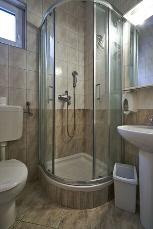 Imagen de la habitación del Hotel Pansion Rose. Foto 19