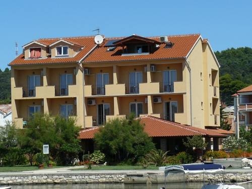 Imagen general del Hotel Pansion Tamaris. Foto 12