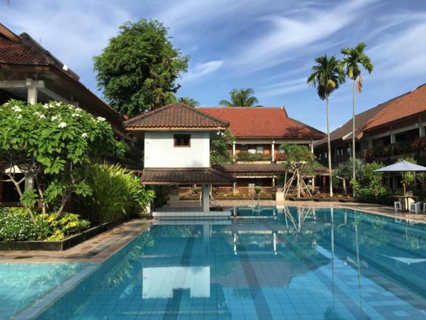 Imagen de la piscina del Hotel Pantai Indah Resort Hotel Barat. Foto 6
