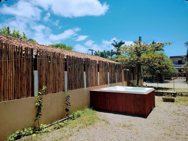 Imagen de la piscina del Hotel Pantai Karah Pousada. Foto 18