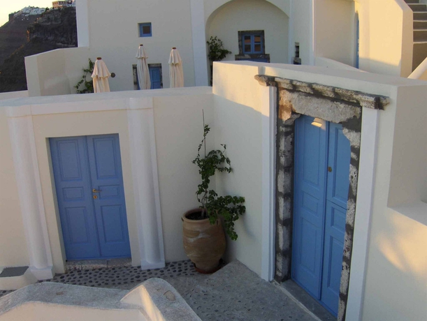 Imagen de los exteriores del Hotel Pantelia Suites. Foto 7