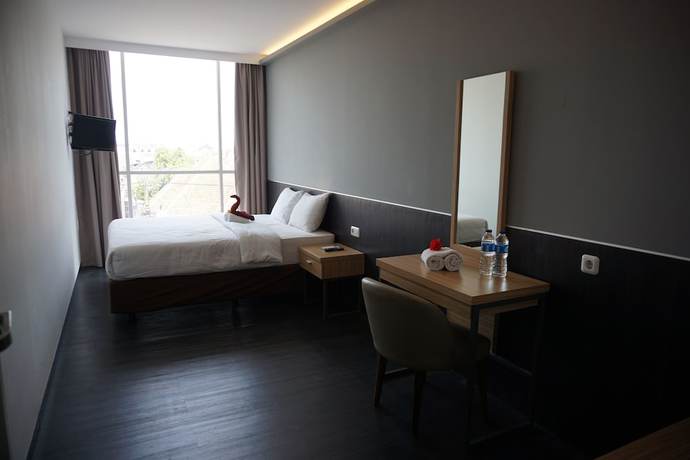 Imagen de la habitación del Hotel Pantes Simpang lima Semarang. Foto 16