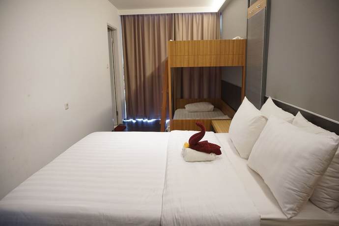 Imagen de la habitación del Hotel Pantes Simpang lima Semarang. Foto 17