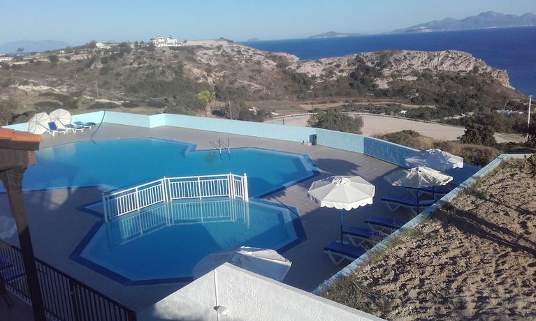 Imagen de la piscina del Hotel Pantheon, Cos. Foto 20