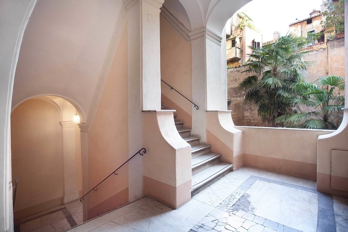 Imagen de los interiores del Hotel Pantheon Inn. Foto 19