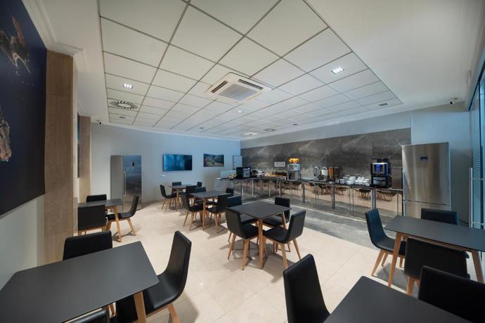 Imagen del bar/restaurante del Hotel Panton. Foto 3