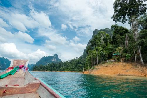 Imagen de la habitación del Hotel Panvaree Resort. Foto 3