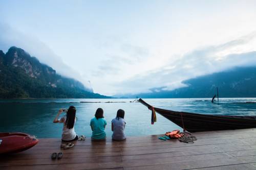 Imagen de la habitación del Hotel Panvaree Resort. Foto 4