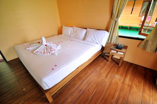 Imagen de la habitación del Hotel Panvaree Resort. Foto 8