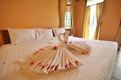 Imagen de la habitación del Hotel Panvaree Resort. Foto 10