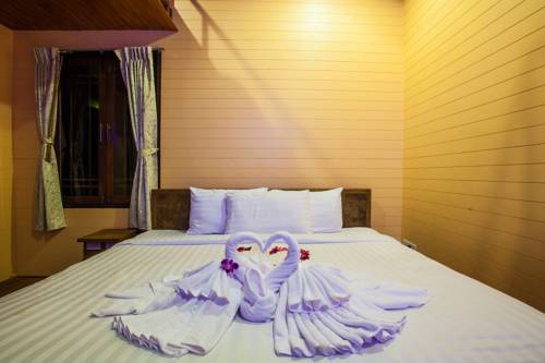 Imagen de la habitación del Hotel Panvaree Resort. Foto 11