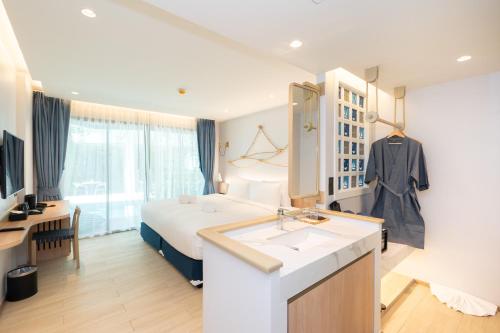 Imagen general del Hotel Panwaburi Beachfront Resort. Foto 5