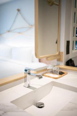 Imagen de la habitación del Hotel Panwaburi Beachfront Resort. Foto 16