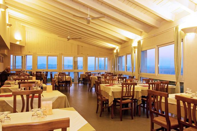 Imagen del bar/restaurante del Hotel Paola, CARLOFORTE. Foto 3