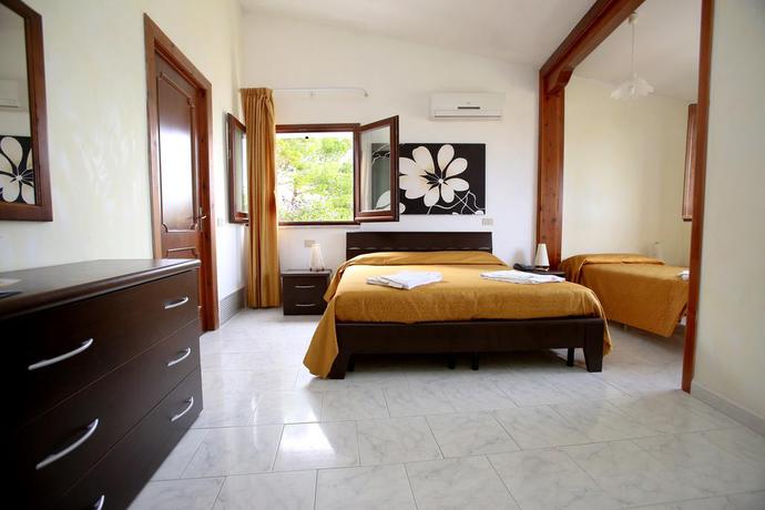 Imagen de la habitación del Hotel Paola, CARLOFORTE. Foto 14