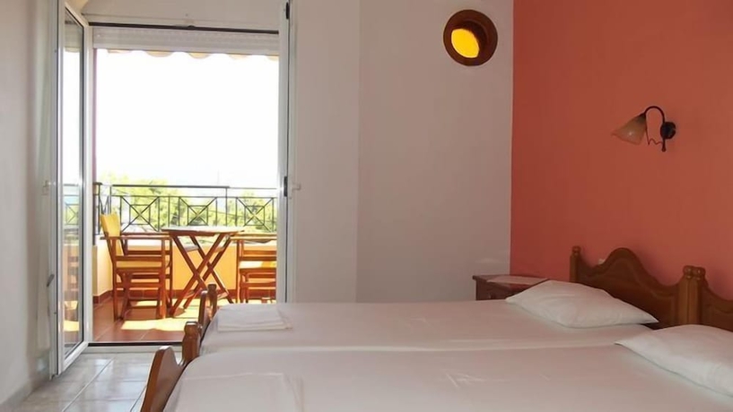 Imagen de la habitación del Hotel Papagalos. Foto 10