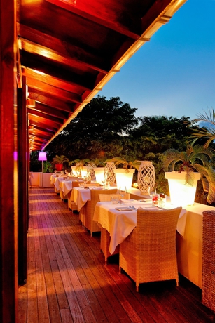 Imagen del bar/restaurante del Hotel Papagayo Beach Resort. Foto 9