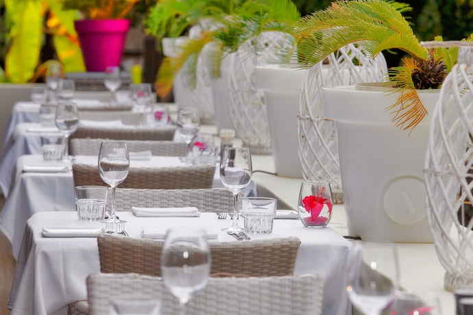 Imagen del bar/restaurante del Hotel Papagayo Beach Resort. Foto 10