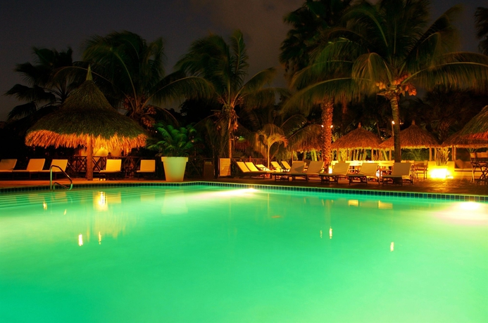 Imagen de la piscina del Hotel Papagayo Beach Resort. Foto 16