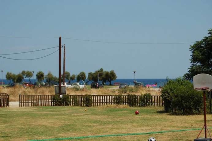 Imagen de los exteriores del Hotel Papanikolaou. Foto 18