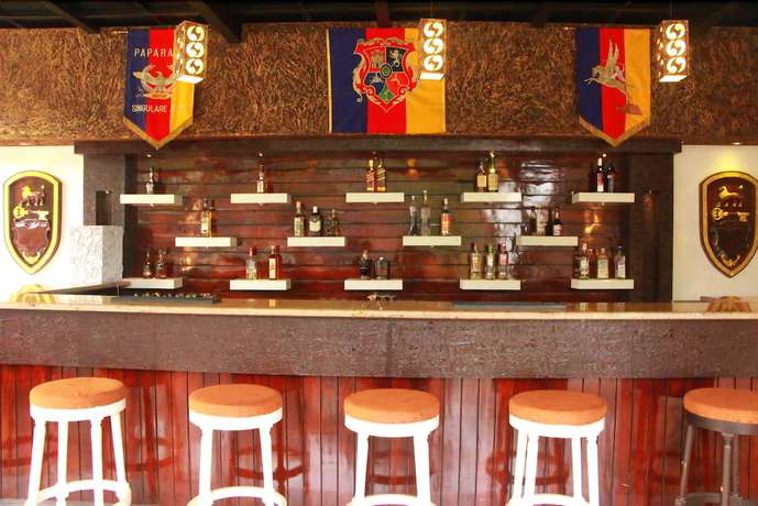 Imagen del bar/restaurante del Hotel Paparazzi Resort. Foto 4