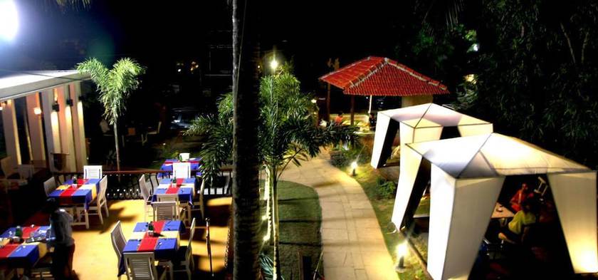 Imagen del bar/restaurante del Hotel Paparazzi Resort. Foto 5