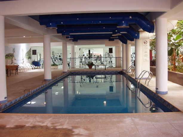 Imagen de la piscina del Hotel Paphiessa. Foto 12