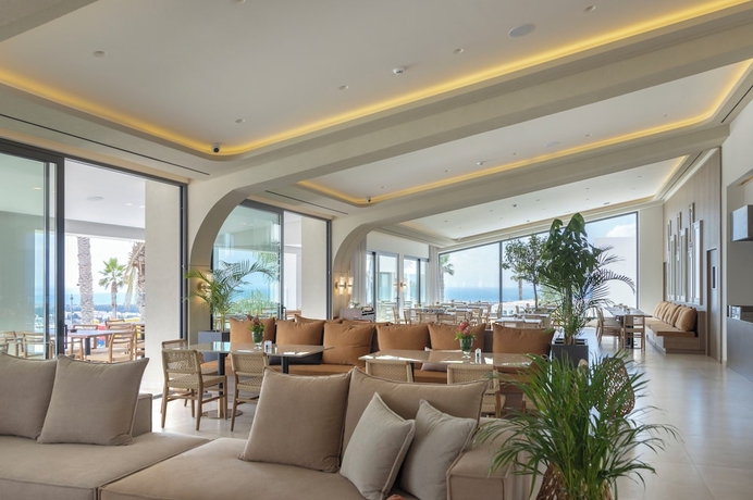 Imagen de los interiores del Hotel Paphos Hills Resort and Spa By Brown. Foto 14