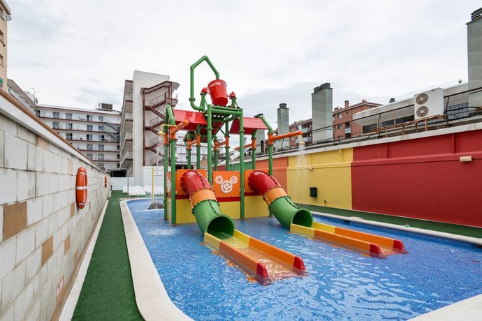 Imagen de la piscina del Hotel Papi. Foto 8