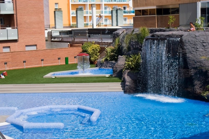 Imagen de la piscina del Hotel Papi. Foto 11