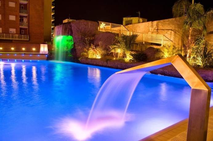 Imagen de la piscina del Hotel Papi. Foto 12