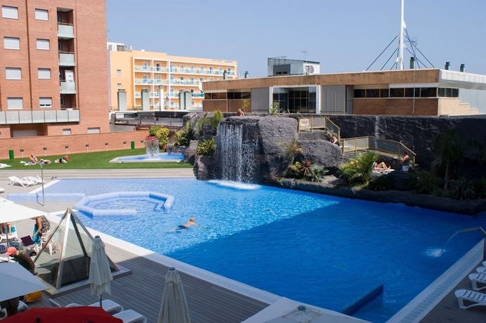 Imagen de la piscina del Hotel Papi. Foto 15