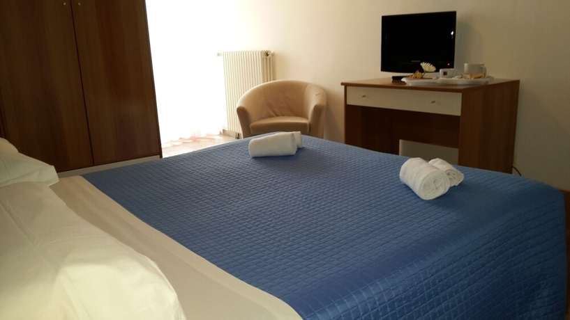 Imagen de la habitación del Hotel Papillon. Foto 7