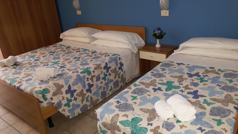 Imagen de la habitación del Hotel Papillon. Foto 10