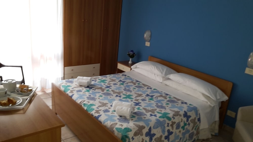 Imagen de la habitación del Hotel Papillon. Foto 11