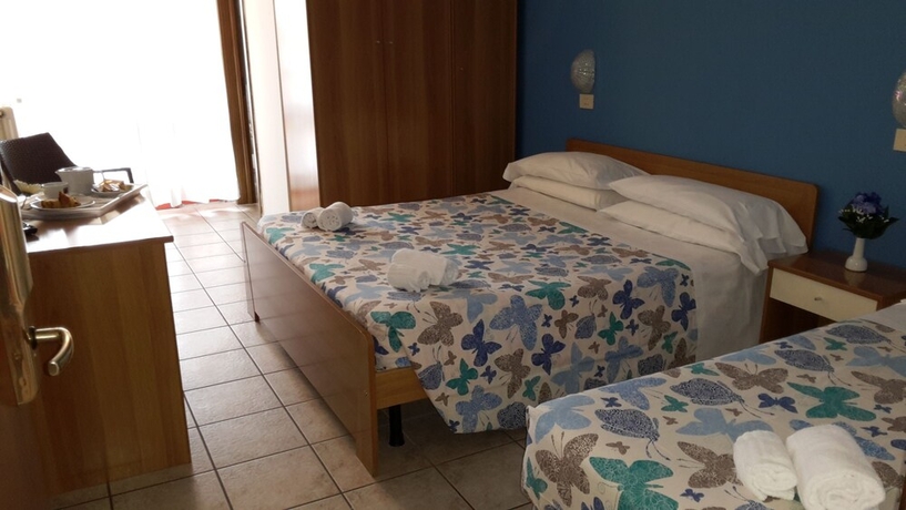 Imagen de la habitación del Hotel Papillon. Foto 12