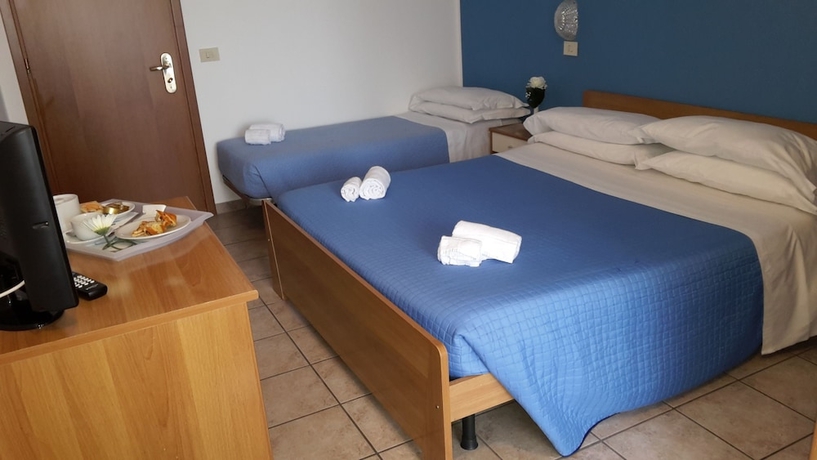 Imagen de la habitación del Hotel Papillon. Foto 15