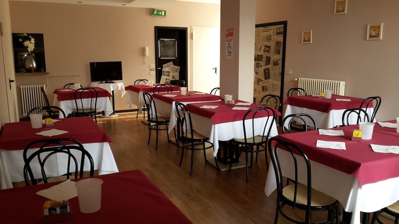 Imagen del bar/restaurante del Hotel Papillon, San Polo dEnza. Foto 3