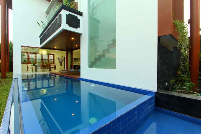 Imagen de la piscina del Hotel Papillon Umalas Villas. Foto 12