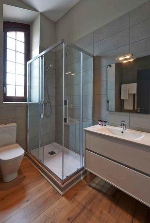 Imagen de la habitación del Hotel Parada Puigcerdà. Foto 9