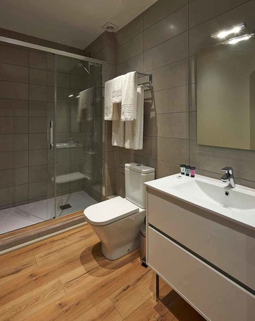 Imagen de la habitación del Hotel Parada Puigcerdà. Foto 11