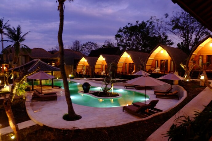 Imagen de la piscina del Hotel Paradesa Living. Foto 26