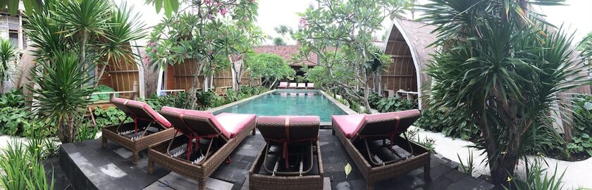 Imagen de la piscina del Hotel Paradesa Villa. Foto 26