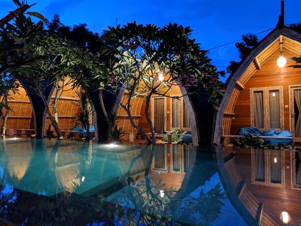 Imagen de la piscina del Hotel Paradesa Villa. Foto 30