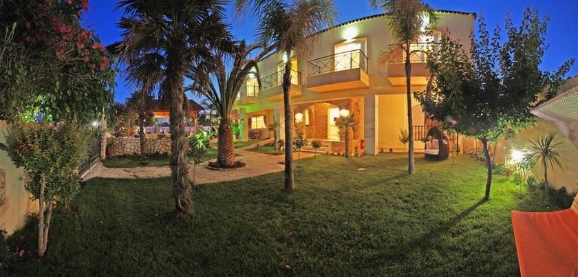 Imagen de los exteriores del Hotel Paradice Luxury Suites. Foto 5