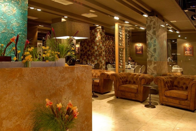 Imagen de los interiores del Hotel Paradis Cluj Napoca. Foto 4