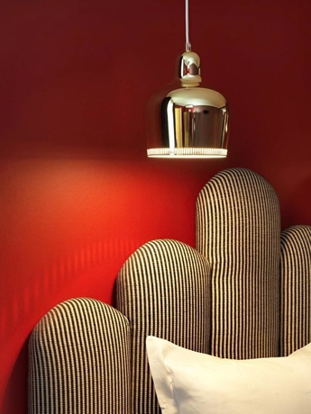 Imagen de la habitación del Hotel Paradis, París. Foto 13