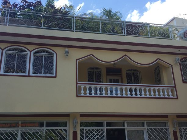 Imagen de la piscina del Hotel Paradis, Puerto Pr&iacute;ncipe. Foto 14