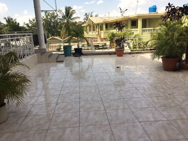 Imagen de los exteriores del Hotel Paradis, Puerto Pr&iacute;ncipe. Foto 9